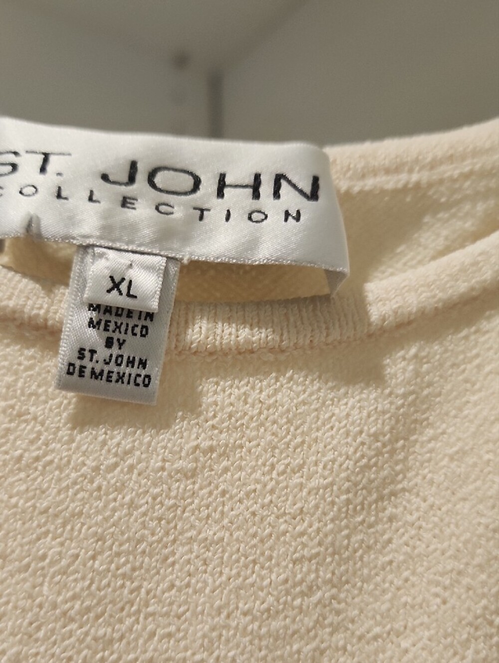 St. John Santana Knit Sleeveless Tank - Picture 3 of 7